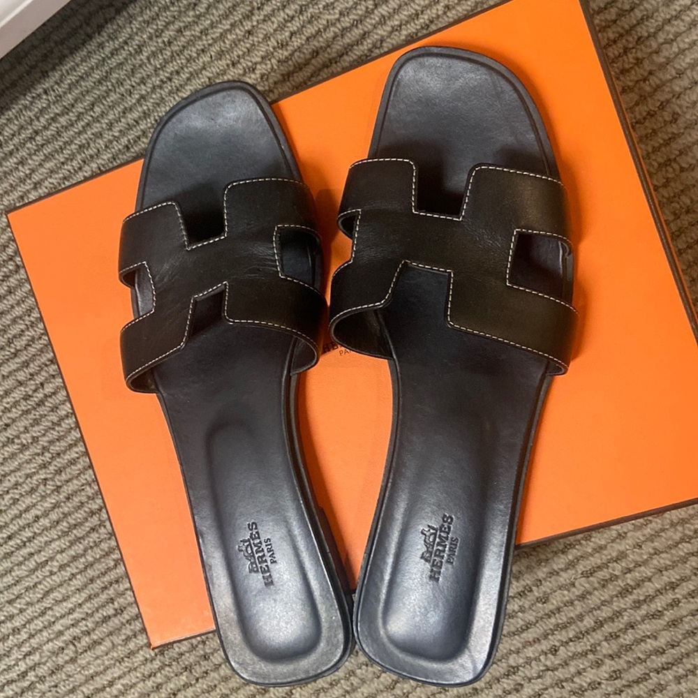 Hermes Oran sandals size 42/ 11/ 12 Preowned. Black color. Flats slides